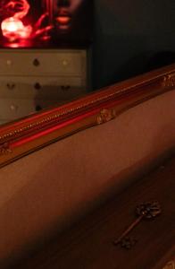 a close up of a drawer with a key on it at Charme & Sens Avec Jacuzzi intérieur in Thésée