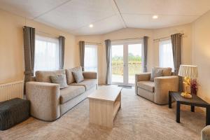 a living room with two couches and a table at Host & Stay - Deer View Lodge in Pickering +12 photos