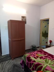 Giường trong phòng chung tại Morni Home's morjim +5 ảnh