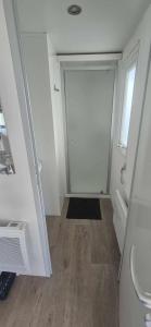 Ένα μπάνιο στο mobile home camping la pignade +14 φωτογραφίες