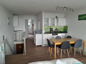 Кухня или мини-кухня в Ferienwohnung Marina in Sankt Englmar, Bayerischer Wald, familienfreundlich
