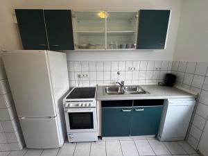 a small kitchen with a sink and a refrigerator at Moderne Monteurwohnung in der Nähe vom VW Werk 1 in Wolfsburg