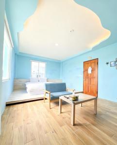 a bedroom with a bed and a couch and a table at Nanwan chill 在南灣放空 &七桃旅宿 每日限一組 villa泳池獨棟 K歌high天亮 麻將打通宵 星空BBQ 附停車場 歡迎LINE詢問包棟服務 in Nanwan +32 photos