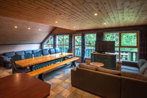 a conference room with a wooden table and chairs at Bakkebyvegen 13A in Trysil
