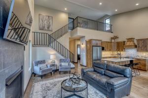 a living room with a couch and a kitchen at Shadow Pines Lodge in Kirk