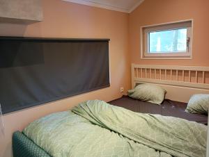 Postel nebo postele na pokoji v ubytování Chaletpark Kempenbos - 112