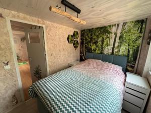 Ένα ή περισσότερα κρεβάτια σε δωμάτιο στο Chaletpark Kempenbos - 161