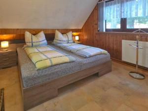 a bedroom with a bed with blue and yellow pillows at Alice in Altenfeld +10 photos
