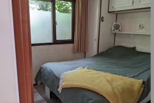 Ένα ή περισσότερα κρεβάτια σε δωμάτιο στο Chaletpark Kempenbos - 73