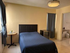 Ένα ή περισσότερα κρεβάτια σε δωμάτιο στο Consulado Suites