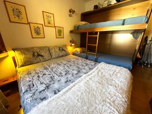 a bedroom with a bed and bunk beds at Appartamento Tasso in Santa Lucia