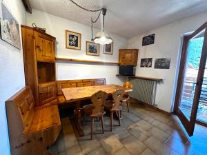 a dining room with a wooden table and chairs at Appartamento Tasso in Santa Lucia