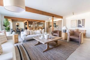 a living room with a couch and a table at Architectural Villa for Groups 16 Pax in Palm Springs