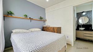 En eller flere senge i et værelse på Moderno 60m Roda gigante BrisaMarBC2