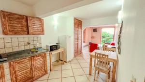 Η κουζίνα ή μικρή κουζίνα στο Gávea Sunset Residence Hotel