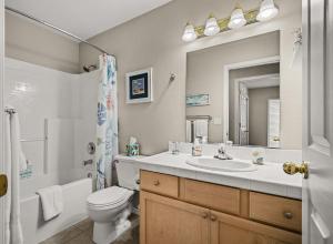 Koupelna v ubytování Traveler's Dream, Lake, Trails, Tubbs Hill, Walk to Dtwn + 31 fotografií