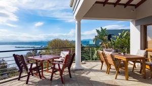 Phong cảnh thiên nhiên gần nhà khách