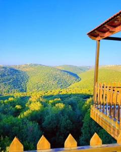 a view of a valley from a balcony of a house at أكواخ الهدهد in Ajloun