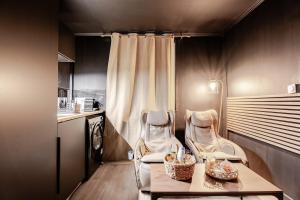 Η κουζίνα ή μικρή κουζίνα στο Secret SPA Jacuzzi & Cinema