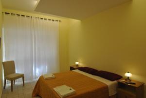 Łóżko lub łóżka w pokoju w obiekcie Roma Tourist House