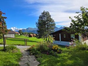 a house with a garden in the foreground at Alegria Beatenberg in Beatenberg