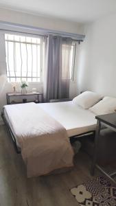 Ένα ή περισσότερα κρεβάτια σε δωμάτιο στο Prado Studio à 5 min des plages et 10 min du stade Vélodrome