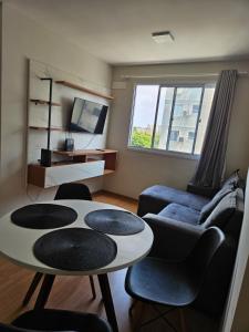 a small living room with a table and chairs at Ap da Familia - SLZ in São Luís