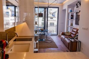 Χώρος καθιστικού στο Luxurious 2BD on Crystal Garden +7 φωτογραφίες