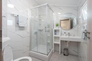 Ένα μπάνιο στο Apartment Juli +59 φωτογραφίες