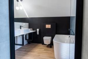 Et badeværelse på Szumy Villas - Roztocze Huta Szumy + 26 billeder
