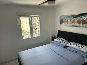 a bedroom with a bed and a window at Apartamento costa del sol in Torremolinos