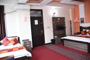 Postel nebo postele na pokoji v ubytování Khyber Premium Hotel