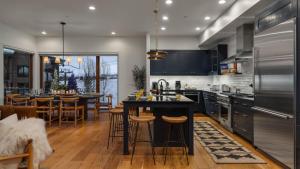 Køkken eller tekøkken på Wildhorse Chalet