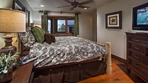 Ένα ή περισσότερα κρεβάτια σε δωμάτιο στο Winter Castle North +15 φωτογραφίες