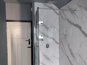 a white bathroom with a glass door and a shower at Parkdale-2 Bedroom House in Sheldon Birmingham in Birmingham +27 photos