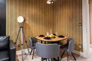 a table with a plate of fruit and a camera at Hollywood Night-Jacuzzi & Private Movie Theater in Mulhouse +27 photos