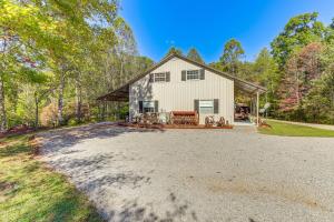 an estate with a large driveway in front of a house at 8 Mi to Tellico Plains House and Cabin Near Trails! in Tellico Plains