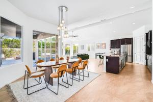 Kuchyň nebo kuchyňský kout v ubytování Your Relaxing Getaway Private Villa with Pool & Spa