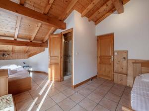 Giường trong phòng chung tại 3 pièces à Morzine, centre, proche pistes, 3*, WiFi, balcon, parking, jacuzzi, animaux OK, 6 pers - FR-1-754-37