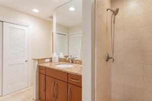 Et badeværelse på 2621 Ridge + 33 billeder