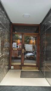 an entrance to an office with a glass door at Monoambiente en Mar del Plata in Mar del Plata