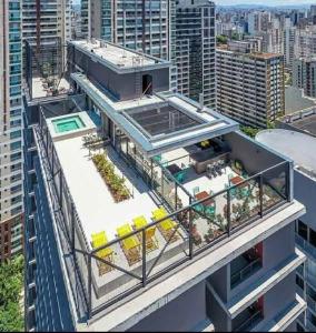 a house on top of a building in a city at Apê Blue Frei Caneca Premium Rooftop Jacuzzi Academia in Sao Paulo +17 photos