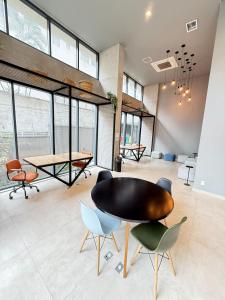 a large room with a table and chairs in it at Apê Blue Frei Caneca Premium Rooftop Jacuzzi Academia in Sao Paulo