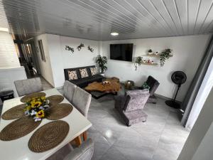 a living room with a table and a couch at Casa Hotel Anturio in Montenegro
