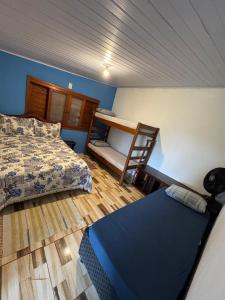 Ένα ή περισσότερα κρεβάτια σε δωμάτιο στο Suítes camping marinho