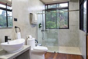 Ένα μπάνιο στο Casa Coyota Hotel +24 φωτογραφίες