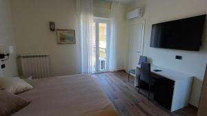 TV a/nebo společenská místnost v ubytování Max studios + 6 fotografií