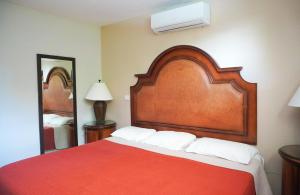 Postel nebo postele na pokoji v ubytování Hotel Colonial Cancun + 42 fotografií