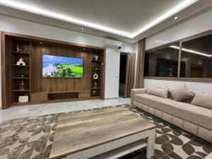 Μια τηλεόραση ή/και κέντρο ψυχαγωγίας στο Duplex Menara Mall