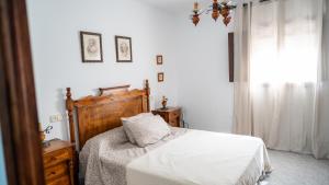 Ένα ή περισσότερα κρεβάτια σε δωμάτιο στο Casa rural el cerezo